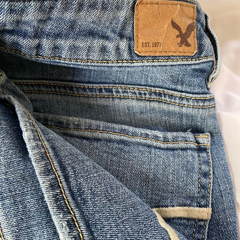 American Eagle distressed jeans size 4 regular